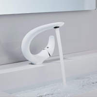 Nouveau design moderne et créatif, robinet de lavabo en laiton poli, réglable eau chaude/froide, à poser sur le comptoir, monotrou, type cascade