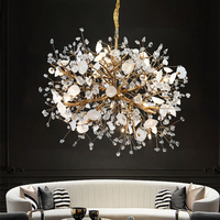 Lustre en laiton massif de luxe français, style branche d'arbre, laiton antique, verre coloré soufflé à la main, fleur en cristal, luminaire suspendu