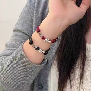สร้อยข้อมือเชือกเงินแท้ลายงูและมังกร สีแดงดำ ของขวัญเครื่องประดับสำหรับทุกเพศ - Product Image 2