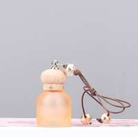 10ml givré rose vert clair rond voiture suspendus parfum verre bouteilles de parfum pendentif avec couvercles en bois