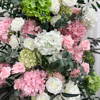Bunga Mawar dan Hydrangea Sutra Buatan Warna Pink dan Putih Realistis dengan Daun Hijau, Digunakan Sebagai Bunga Latar Belakang untuk Dekorasi Pernikahan