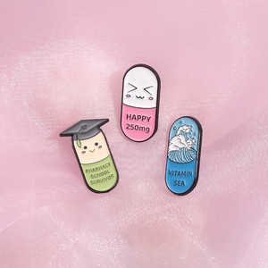 Épingles en émail sur le thème médical <span class=keywords><strong>de</strong></span> dessins animés mignons, capsules, pilules, seringues, badges en métal, bijoux, cadeaux pour médecins, infirmières, étudiants - Product Image 2