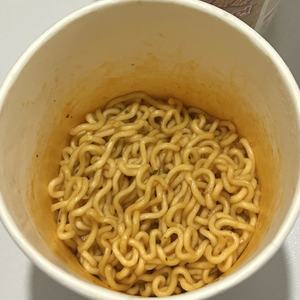 บะหมี่กึ่งสำเร็จรูปรสแกงกะหรี่ปูเผ็ดแบบถ้วยพร้อมดื่ม ดีไซน์พกพาสะดวก - Product Image 5