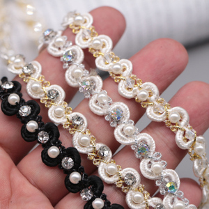 Elegante Colletto Decorativo a Forma di S con Strass e Perle, Bordatura in Pizzo per Decorazione Abiti - Product Image 1