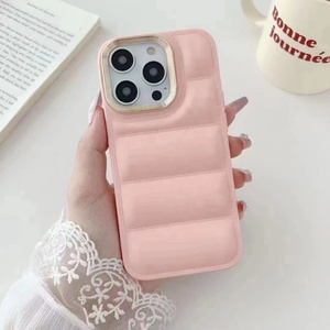 Venta al por mayor de fábrica: Nueva funda de teléfono tipo chaqueta con anillo dorado 2023 para iPhone 13 12 11 14 Pro Max, funda de móvil TPU de color sólido con efecto acolchado. - Product Image 3