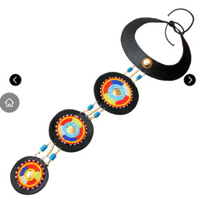 Collier ras du cou en faux cuir brodé tendance au design personnalisé Accessoire de mode de bonne qualité Design tendance américain - Product Image 3