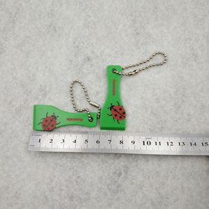 Porte-clés décortiqueur de billets de loterie en silicone durable avec logo personnalisé, idéal pour la promotion de loteries à gratter en gros - Product Image 4