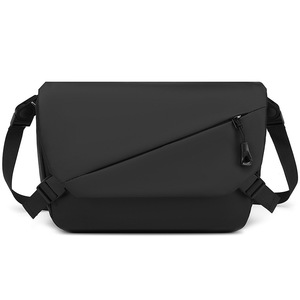 Sac banane en nylon tendance pour homme, sac à bandoulière réglable, imperméable, léger et durable, sac de voyage et de sport - Product Image 4