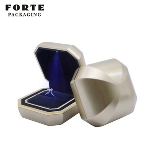 Forte biểu tượng tùy chỉnh ánh sáng vòng Mặt dây chuyền hộp vàng trang sức lưu trữ hiển thị trường hợp hộp đồ trang sức với LED cho chiếc nhẫn - Product Image 3