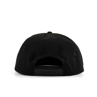 Casquette Snapback 5 Panneaux Personnalisée en Polyester/Coton avec Logo, Visière Plate, Non Structurée, Imperméable, Motif Feuille Tropicale Découpée au Laser – Vente en Gros