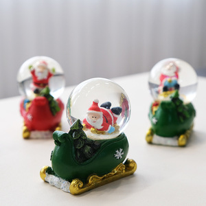 Globe à Neige Miniature de Noël en Gros avec Père Noël et Traîneau, Boule d'Eau en Résine, Décoration de Table de Noël, Cadeau de Vacances pour Enfants, Souvenir - Product Image 4