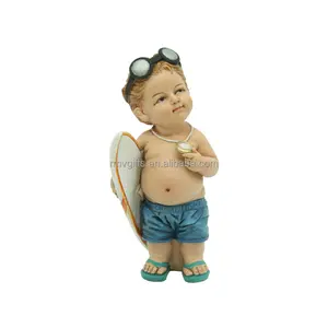 Decorazione della tavola dell'interno artigianato costiero dell'oceano divertente surf ragazzo cartone animato adorabile statua del bambino in resina