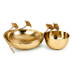 Bols en métal martelé doré avec poignées en feuille de ginkgo, design moderne, faits à la main, bols décoratifs pour la présentation sur table - Product Image 1