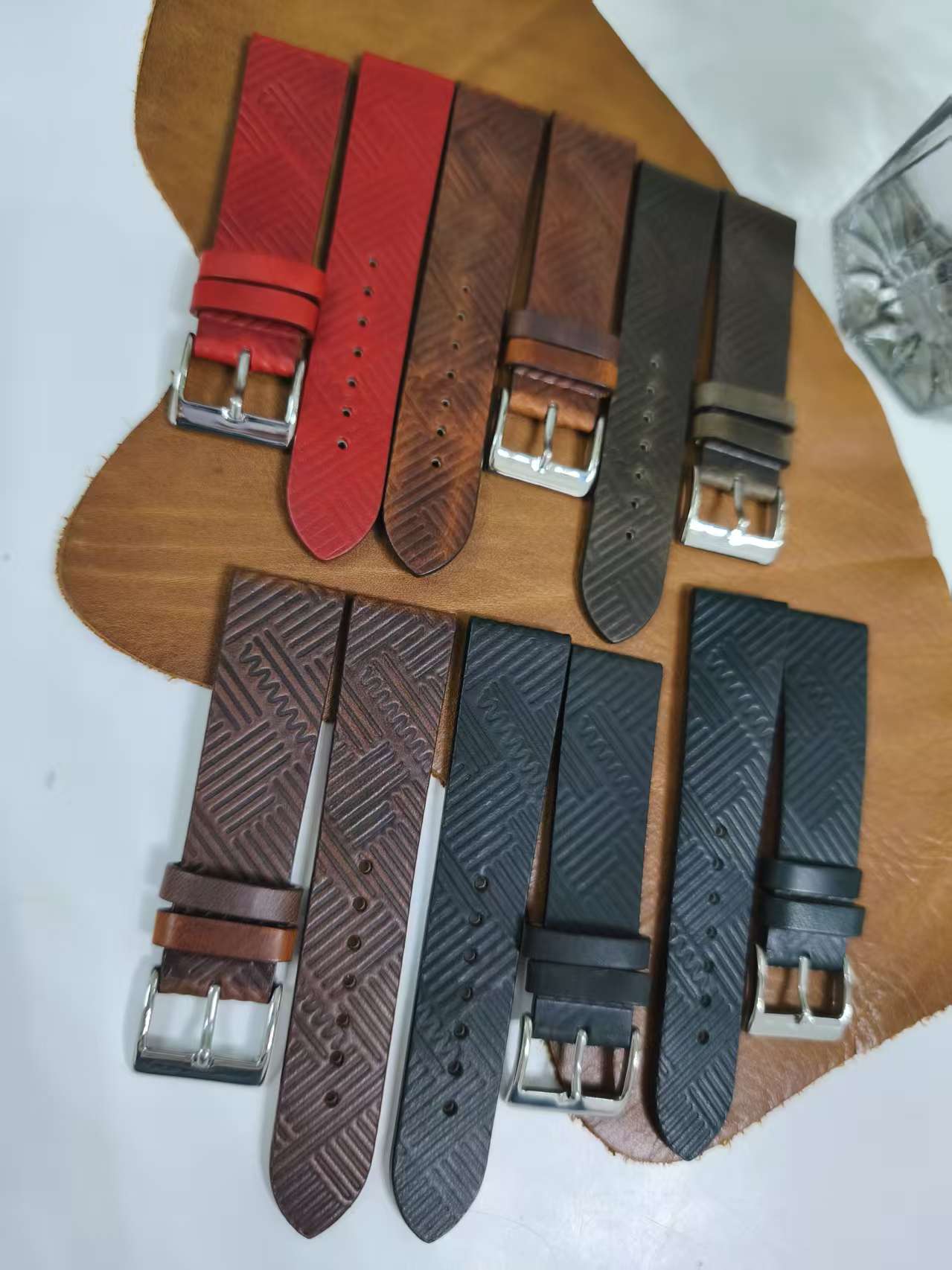 Customized high quality ODM design oil wax calfskin flat watch strap 18MM/20MM with stamped special lines pattern