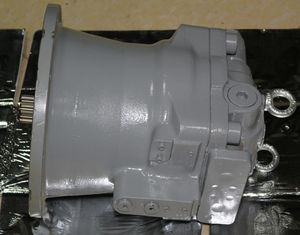 Motore oscillante ZX330-<span class=keywords><strong>3</strong></span> ZX120 <span class=keywords><strong>EX200</strong></span> ZX110 per pezzi di ricambio per escavatore 4330222 24841977 motore rotativo - Product Image 3