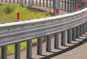 Run-Off-<strong>Road</strong> Crash Protection Galvanized 12-Gauge Thrie Beam <strong>Guardrail</strong> Corrosion-Resistant Triple <strong>Wave</strong> Beam <strong>Guardrail</strong> - Product Image 2