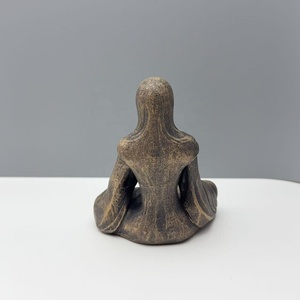 Decorazione artigianale meditando statua aliena-resina, decorazione Desktop e regalo di meditazione creativa - Product Image 6