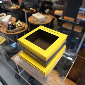 Boîtes d'emballage rectangulaires recyclables pour desserts, forme <span class=keywords><strong>livre</strong></span> avec fenêtre, poignée, lamination brillante, pour <span class=keywords><strong>pâtisserie</strong></span>, gâteaux au fromage, boulangerie - Product Image 5