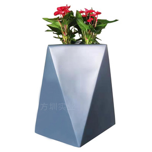 Pot de fleurs en fibre de verre irrégulier moderne pour décoration intérieure de centre commercial ou de bureau - Product Image 5