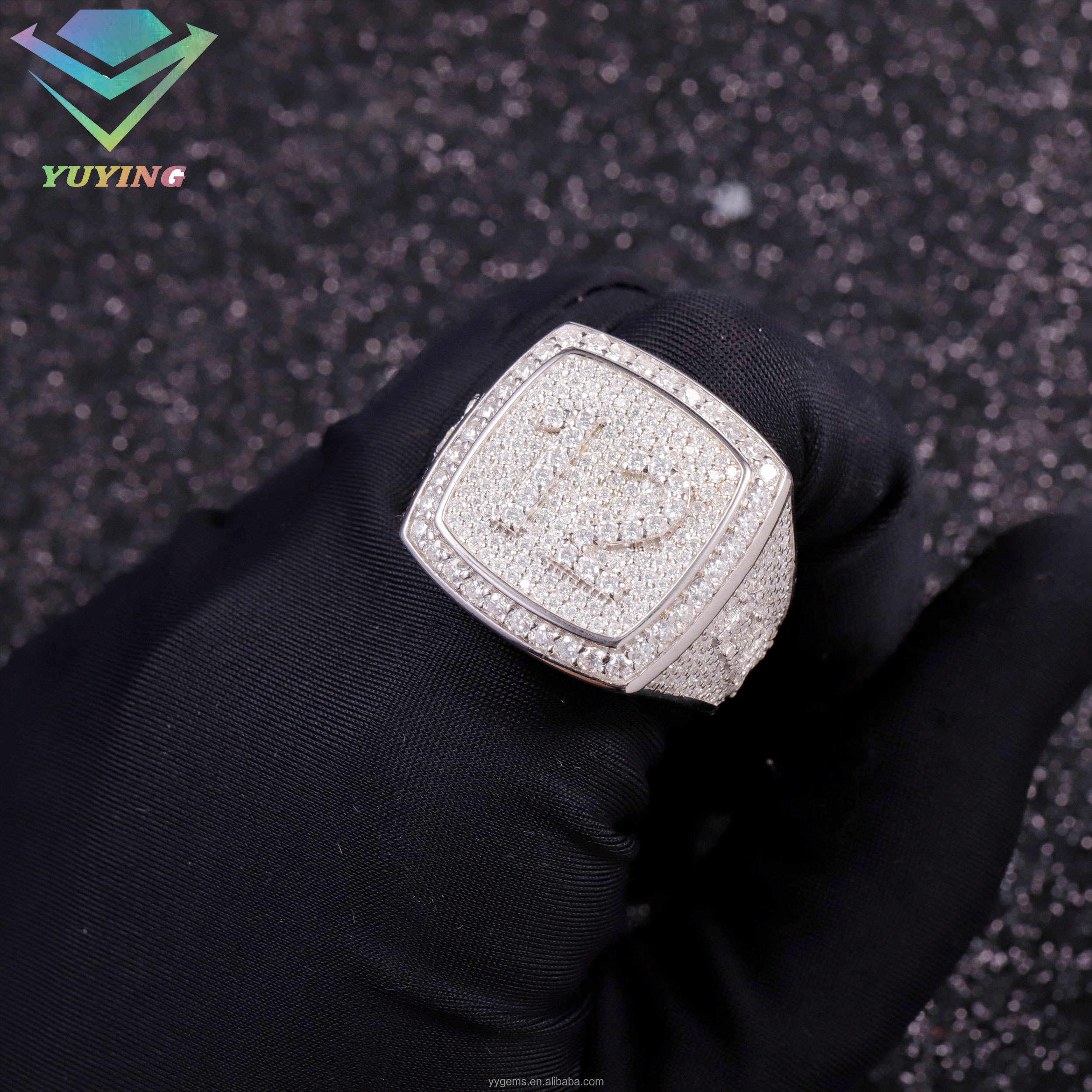 แหวนตัวอักษรตัวเลข