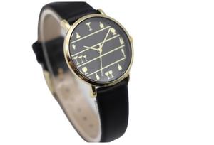 Reloj de pulsera minimalista de cuero para mujer, hecho a medida, con marcadores de hora de notas musicales - Product Image 4