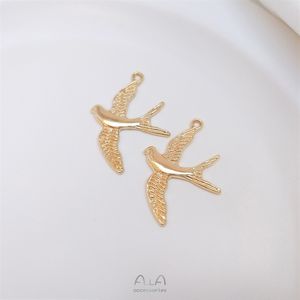 Vente en gros de pendentifs : Colliers et bracelets DIY en or 14 carats plaqué or, avec des colombes de la paix et des petits hirondelles, couleur préservée, individuels - Product Image 4