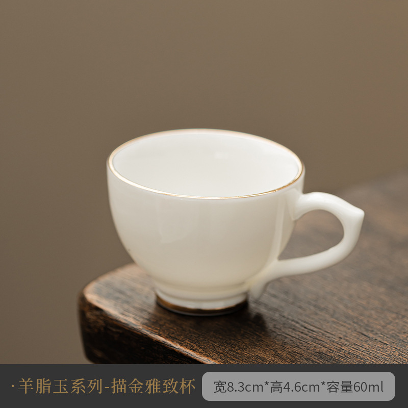 Tasse élégante ornée d'or de la série Jadeite