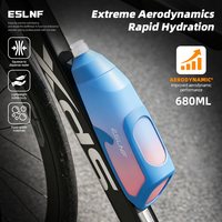 Bouteille d'eau pour vélo ESLNF, design aérodynamique, bouteille d'eau pour vélo 680 ml, bouteille d'eau compressible pour le cyclisme, bec en silicone anti-fuite