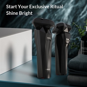 Rasoir électrique rotatif à trois lames pour hommes, étanche IPX7, rasoir facial humide/sec, usage domestique, rechargeable par type-C - Product Image 4