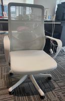 Ensemble de bureaux de travail ergonomiques pour bureaux de direction, postes de travail créatifs avec cloisons pour entreprises et commerces