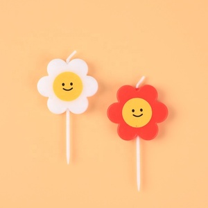 Velas <span class=keywords><strong>de</strong></span> decoración <span class=keywords><strong>de</strong></span> <span class=keywords><strong>pastel</strong></span> <span class=keywords><strong>de</strong></span> <span class=keywords><strong>cumpleaños</strong></span>, diseño único y divertido <span class=keywords><strong>de</strong></span> <span class=keywords><strong>girasol</strong></span> rojo y blanco con forma <span class=keywords><strong>de</strong></span> sonrisa, venta al por mayor - Product Image 2