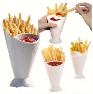 Assiette Moderne Écologique en Plastique pour Frites avec Coupe à Sauce pour Collations de Fête - Product Image 2