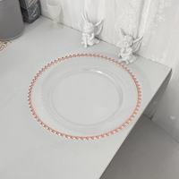 Assiettes rondes décoratives en acrylique transparent or rose de 13 pouces avec bordure perlée or rose pour mariages et événements