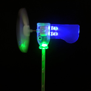 Mini modèle d'éolienne avec lumière LED bleu-vert, jouet scientifique éducatif pour enfants de 4 à 6 ans, kit en plastique à commande manuelle - Product Image 1
