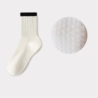 Chaussettes de trampoline de sport antidérapantes en coton pour adultes et enfants personnalisées en usine