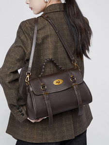 Sac à main de luxe en cuir de vachette véritable pour femme, modèle unique, avec bandoulière chaîne, capacité 2-2,9 L - Product Image 3