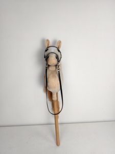 Hochwertiges Steckenpferd mit ausgestopftem Pferdekopf - Product Image 6