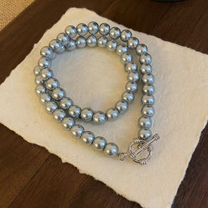 قلادة نسائية أنيقة للعروس، مجوهرات بسيطة دائرية من اللؤلؤ الصناعي الرمادي 8 مم، قلادة للسيدات كهدية زفاف - Product Image 3