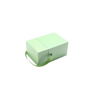 Boîte cadeau en papier vert personnalisée avec logo, en matériaux recyclés, finition brillante/mate et gaufrage, vente en gros