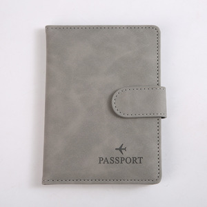 ขายส่งที่กําหนดเองระเหิด Id และผู้ถือบัตรชื่อการออกแบบปุ่มแม่เหล็กผู้ถือหนังสือเดินทางหนัง Pu - Product Image 3