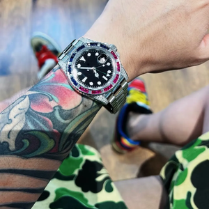 Montre de plongée pour homme à boîtier en bois avec lunette sertie de diamants bleus, verre saphir, mouvement mécanique entièrement automatique et cadran à aiguilles, vente en gros sur mesure - Product Image 4