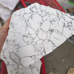 Dalles de pierre brutes en gros, plaques de cristal Howlite blanc naturel pour la décoration - Product Image 1