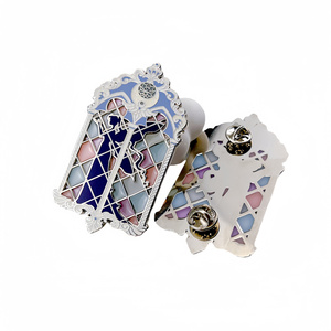 Pin de solapa de metal esmaltado estilo manga japonés, diseño de Sailor Moon, Alas de Hada Princesa Serenity, con vitral y esmalte. - Product Image 4