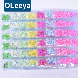 Strass Opale Luminescent Plat Scintillant en Gros d'Usine Oleeya pour Décoration d'Ongles et Vêtements - Product Image 1