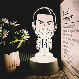 Lámpara de Noche 3D Serie Estrella de Fútbol - Ronaldo, Lámpara de Mesa LED con Control Remoto Táctil para Dormitorio - Product Image 4