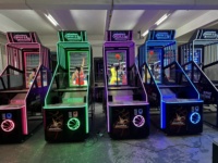 Machine de jeu de basket-ball électronique de rue à monnayeur avec écran 3D de 55 pouces, 5 ballons de basket et garantie d'un an pour utilisation en intérieur
