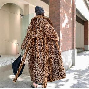 Chaqueta de piel sintética artificial para hombre de estilo español medio-largo personalizado para invierno - Product Image 1