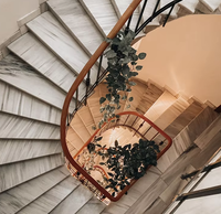 Escalier droit préfabriqué Prima avec marches en bois massif, assemblage par boulons, installation facile, main courante en bois, construction d'escaliers droits