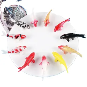قلادة محاكاة لحيوان الكوي قلادة سلسلة مفاتيح صغيرة من سمكة الشبوط قلادة سمكة ذهبية صغيرة نموذج سمكة طعام ملصق ثلاجة كرتونية