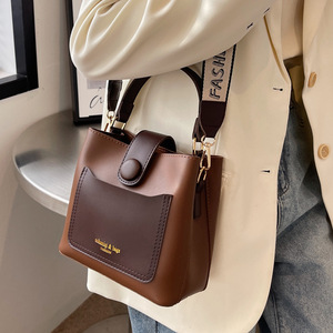 European American Lady Vintage Style Explosion Brown PU Shoulder Bag Retro Large Capacity Water Resistant <strong>Candy</strong> - Product Image 3
